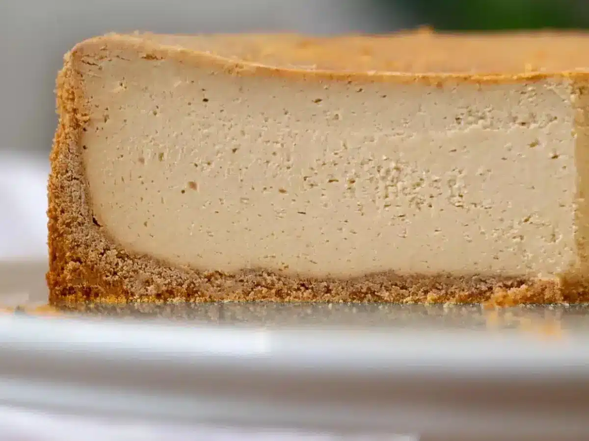 View of cheesecake without toppings