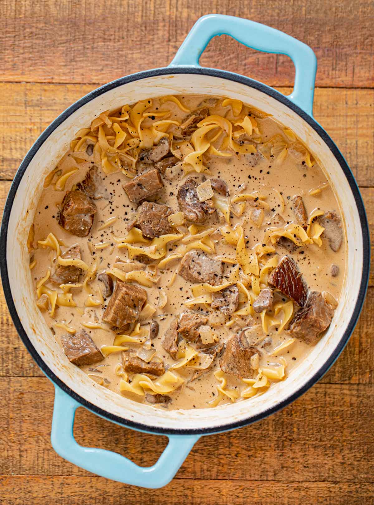 1:6 beef SroganoffWbeef chunks,noodles in a cream sauce.Your choice of clear bowls or green bowls in 2 sizes.Barbie foodBarbie kitchen
