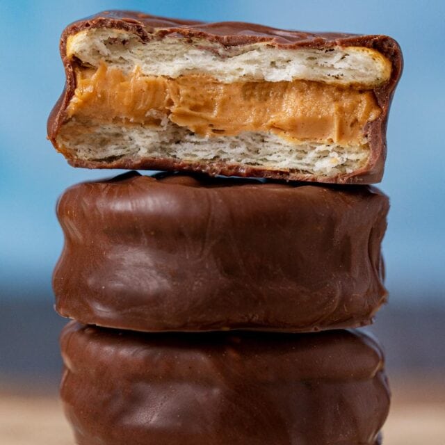 Sandwich Cookies in stack 4x3