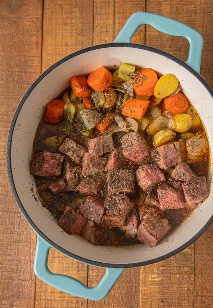 Sopa de asado de costilla en olla