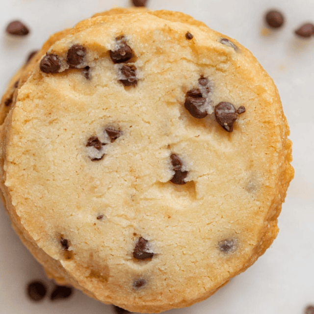 Single cookie on cookie sheet