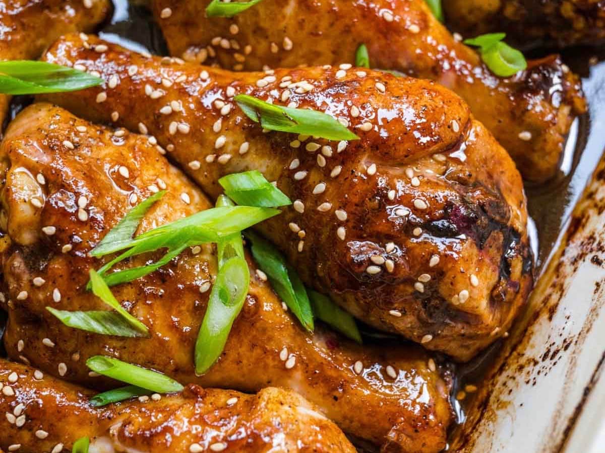 https://dinnerthendessert.com/wp-content/uploads/2020/11/Brown-Sugar-Baked-Chicken-Legs-11-3.jpg