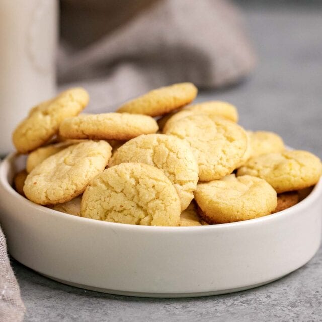 Nilla Wafer Cookies (Copycat) in serving bowl