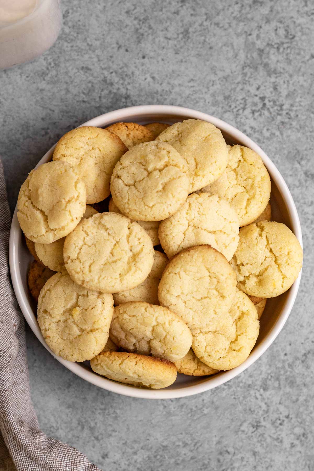 Nilla Wafer Cookies (Copycat) in serving bowl