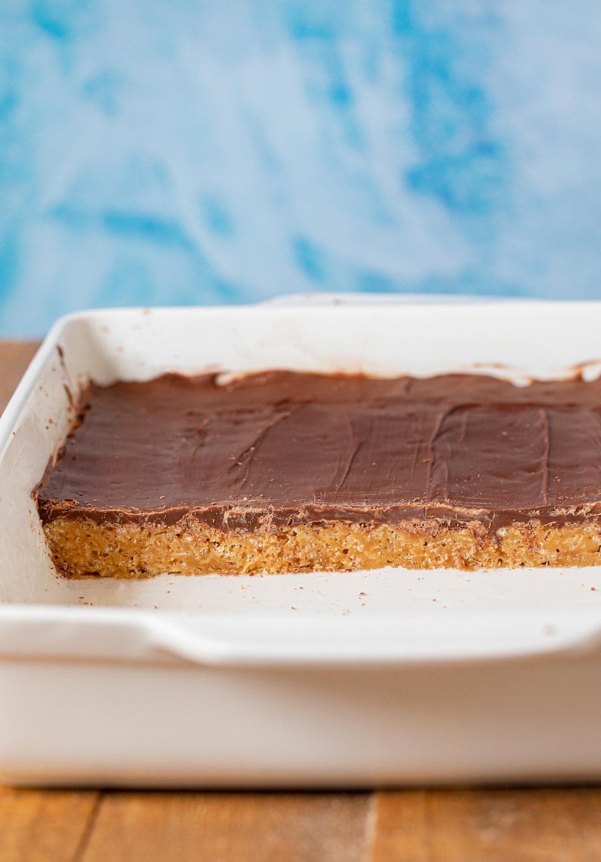 Scotcharoos cross-section in baking dish