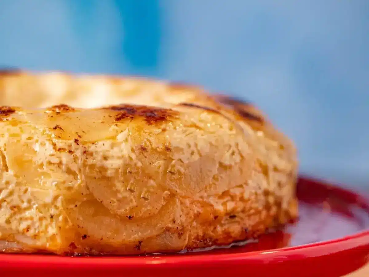 Potato cake on a red serving tray