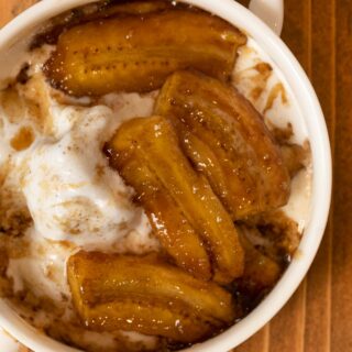 Cropped photo of bananas foster in bowl