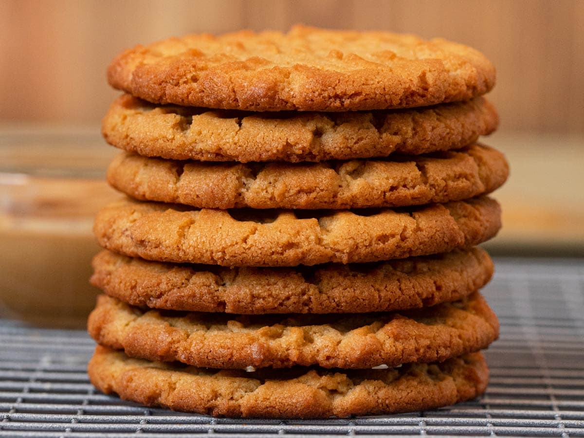 Crispy Peanut Butter Cookies Recipe [VIDEO] - Dinner, then Dessert