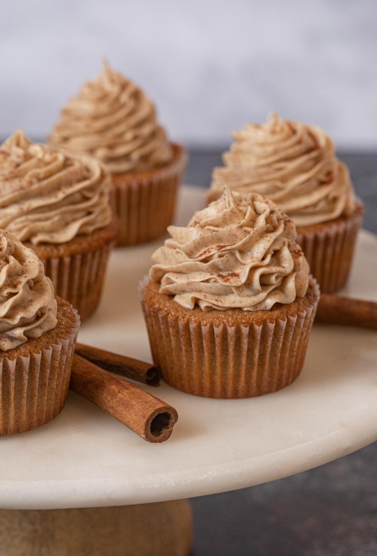 Snickerdoodle Cupcakes on cake stand