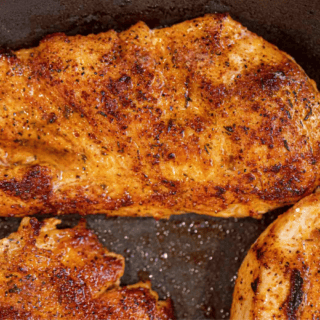 finished seared chicken with seasonings