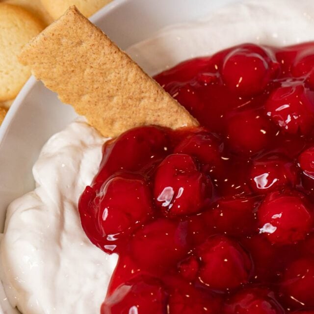 Cheesecake Dip with graham cracker dipper
