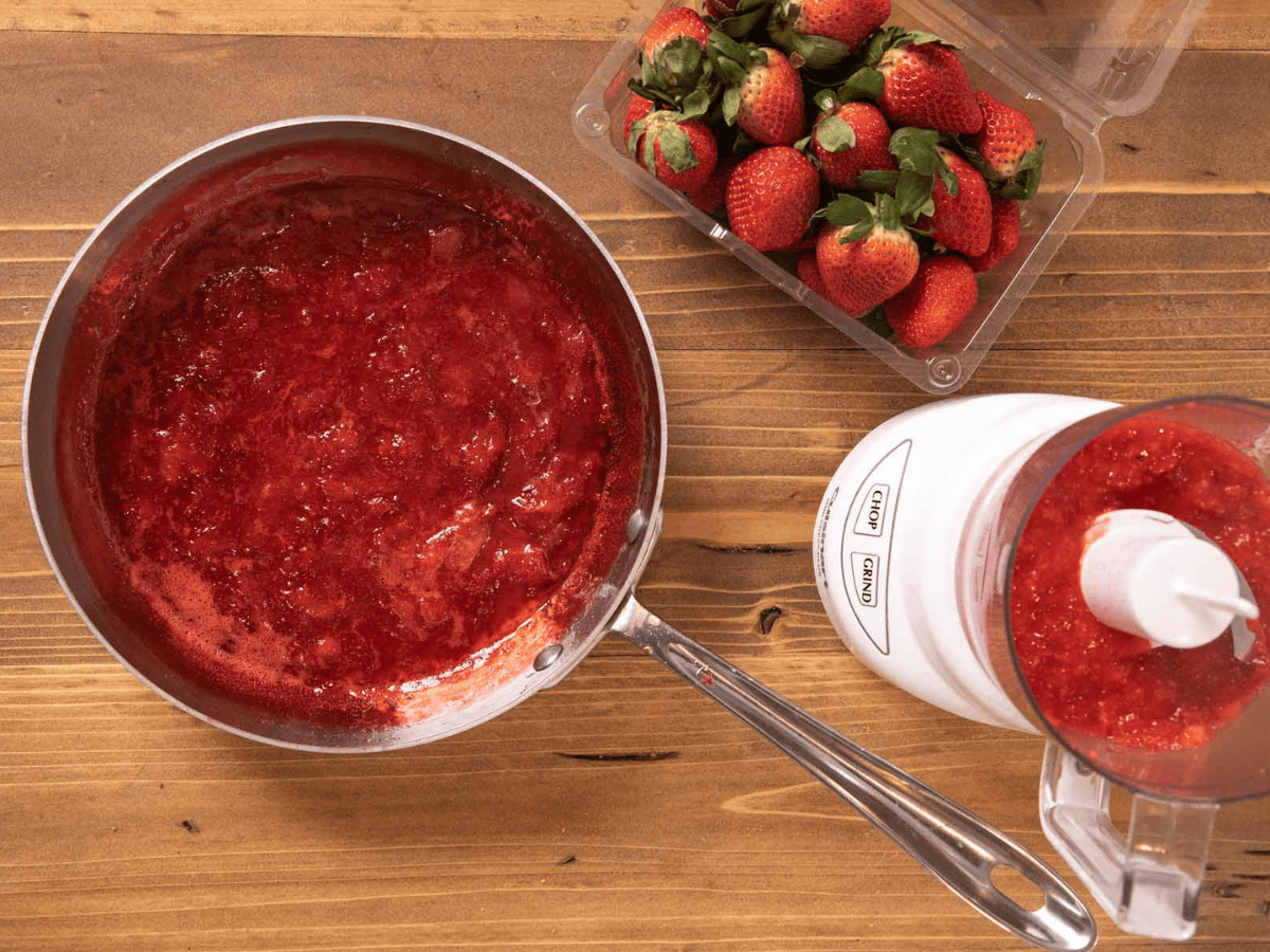 Fruit puree in pan 