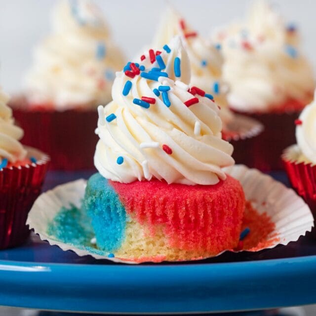 4th of July Cupcakes on cake stand