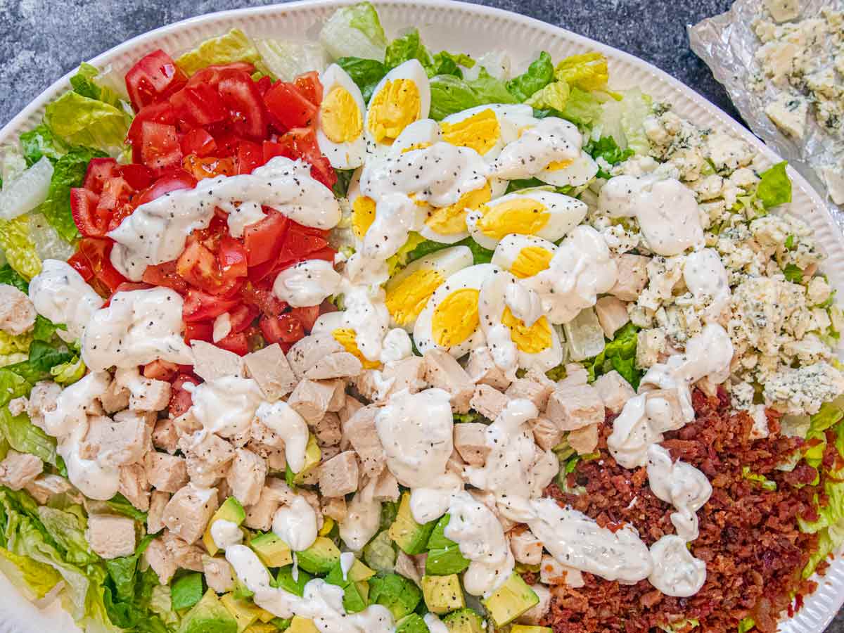 https://dinnerthendessert.com/wp-content/uploads/2021/04/Cobb-Salad-4x3-1.jpg