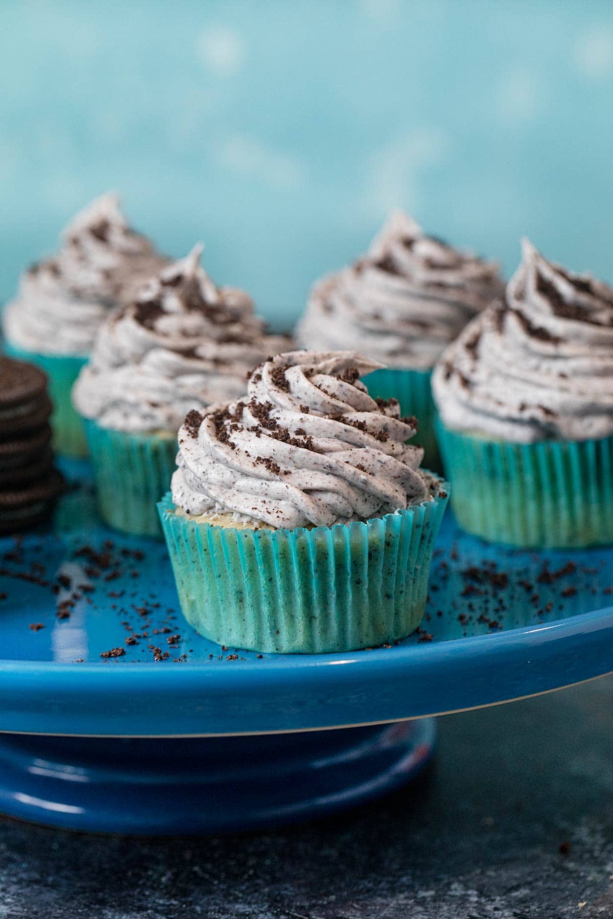 Cookies and Cream Cupcakes on cake stand