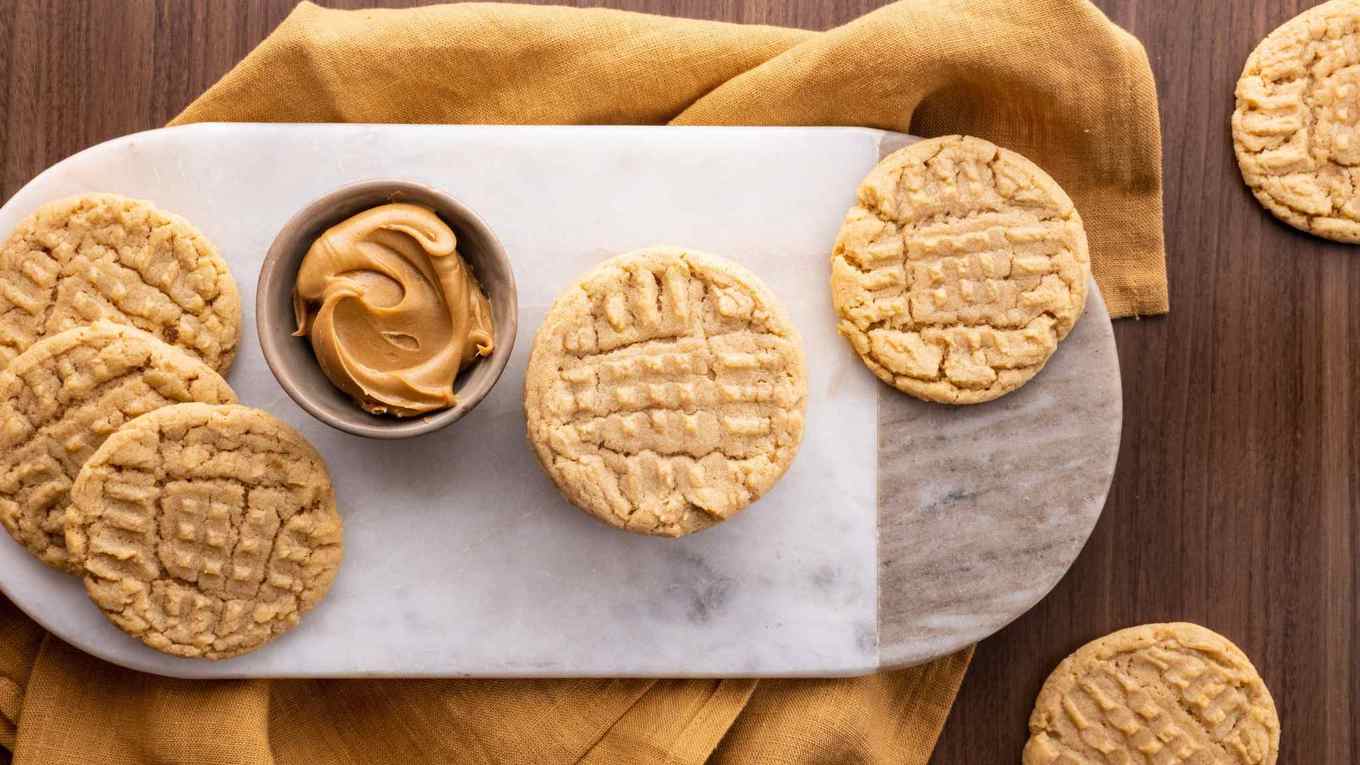 Crispy Peanut Butter Cookies on serving plate