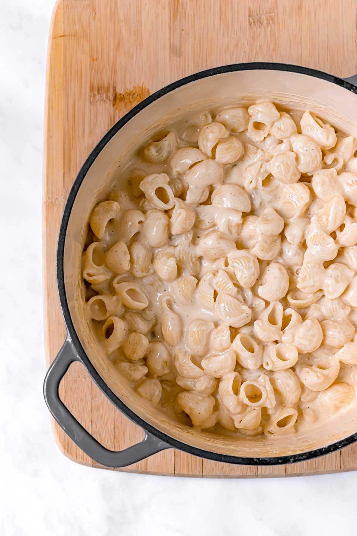 white creamy mac and cheese