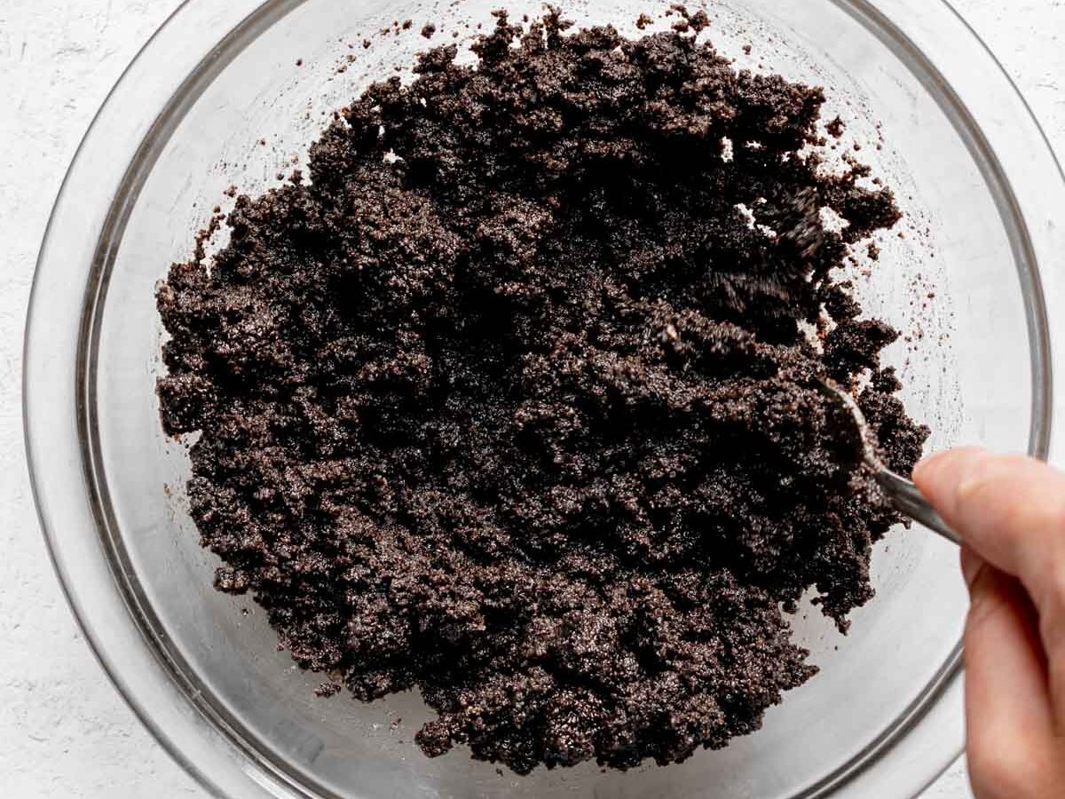 Oreo Ice Cream Pie crushed oreos in mixing bowl