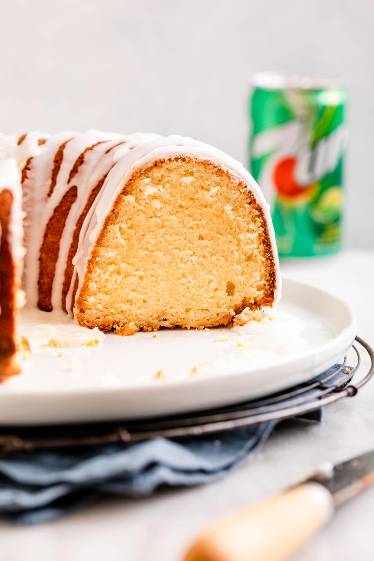 Easy 7UP Pound Cake Recipe