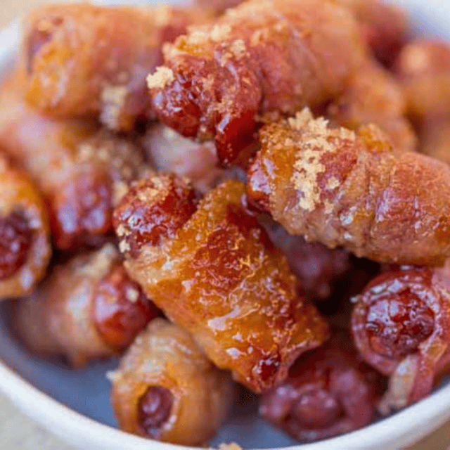 mini hot dogs wrapped in caramelized bacon