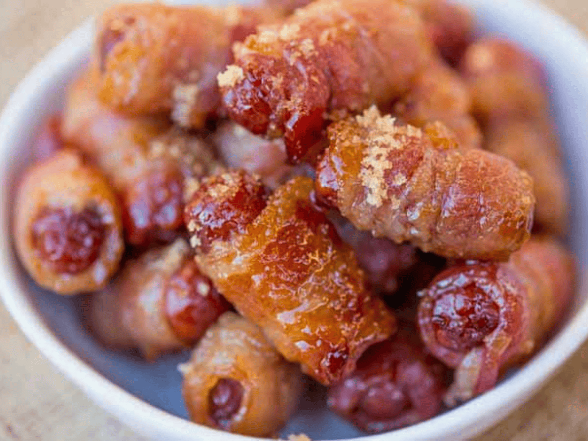 mini hot dogs wrapped in caramelized bacon