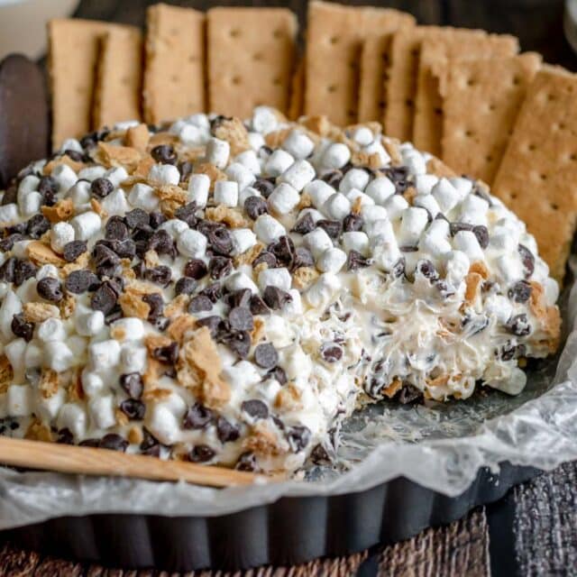 Cheeseball in Serving Bowl with Graham Crackers
