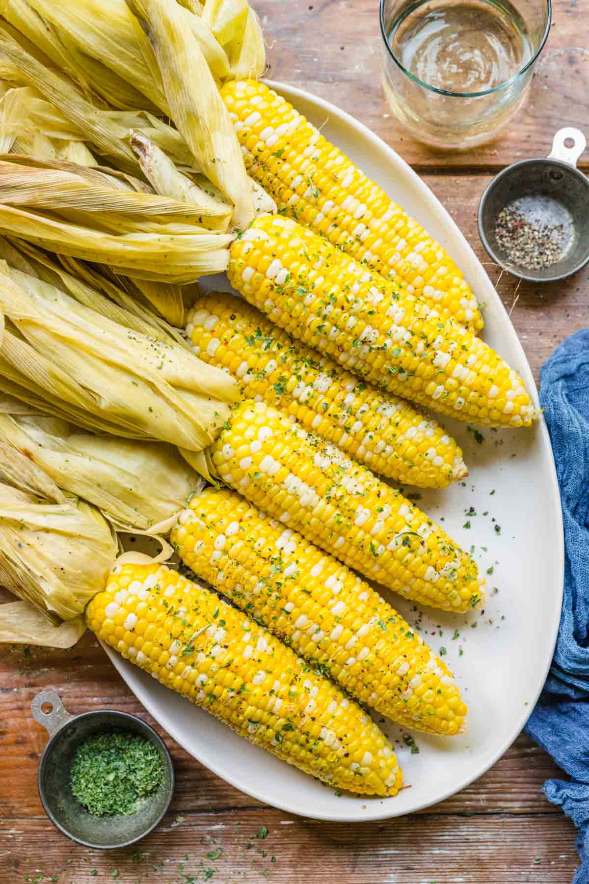 Easy Grilled Corn on serving plate