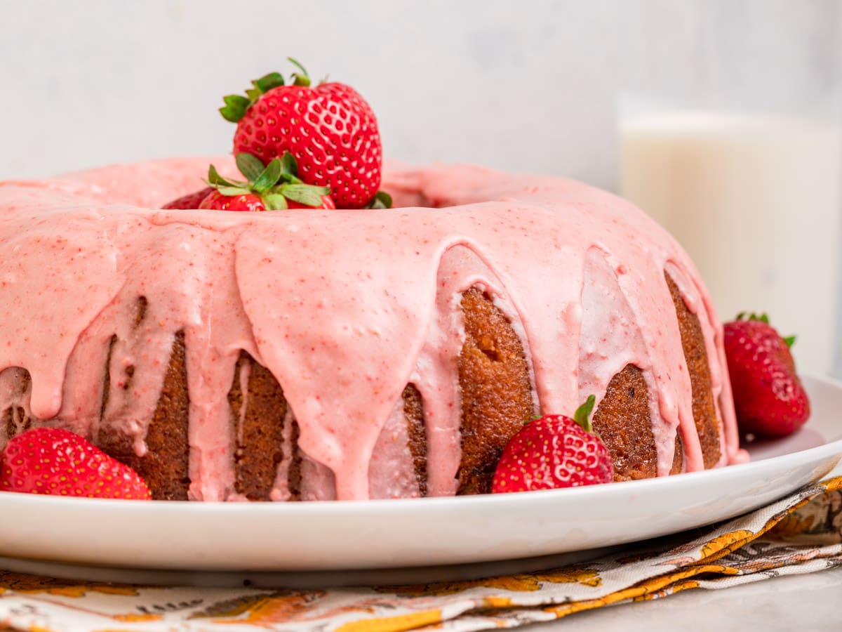 Strawberry Bundt Cake With Strawberry Glaze