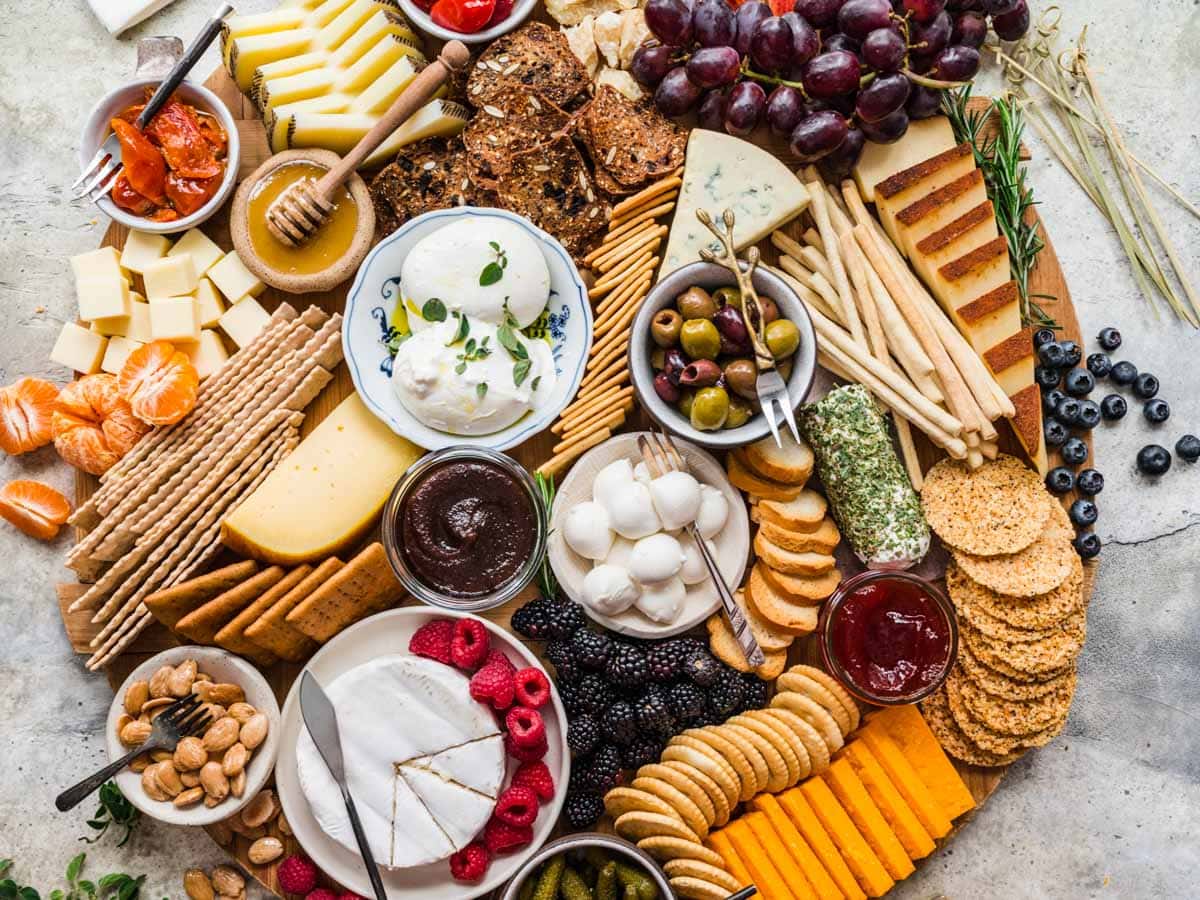 https://dinnerthendessert.com/wp-content/uploads/2022/03/Cheese-Board-18.jpg