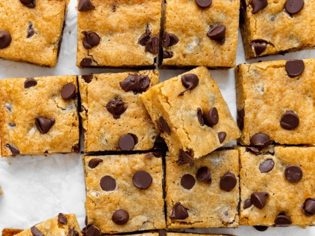 Squares of chocolate chip dessert