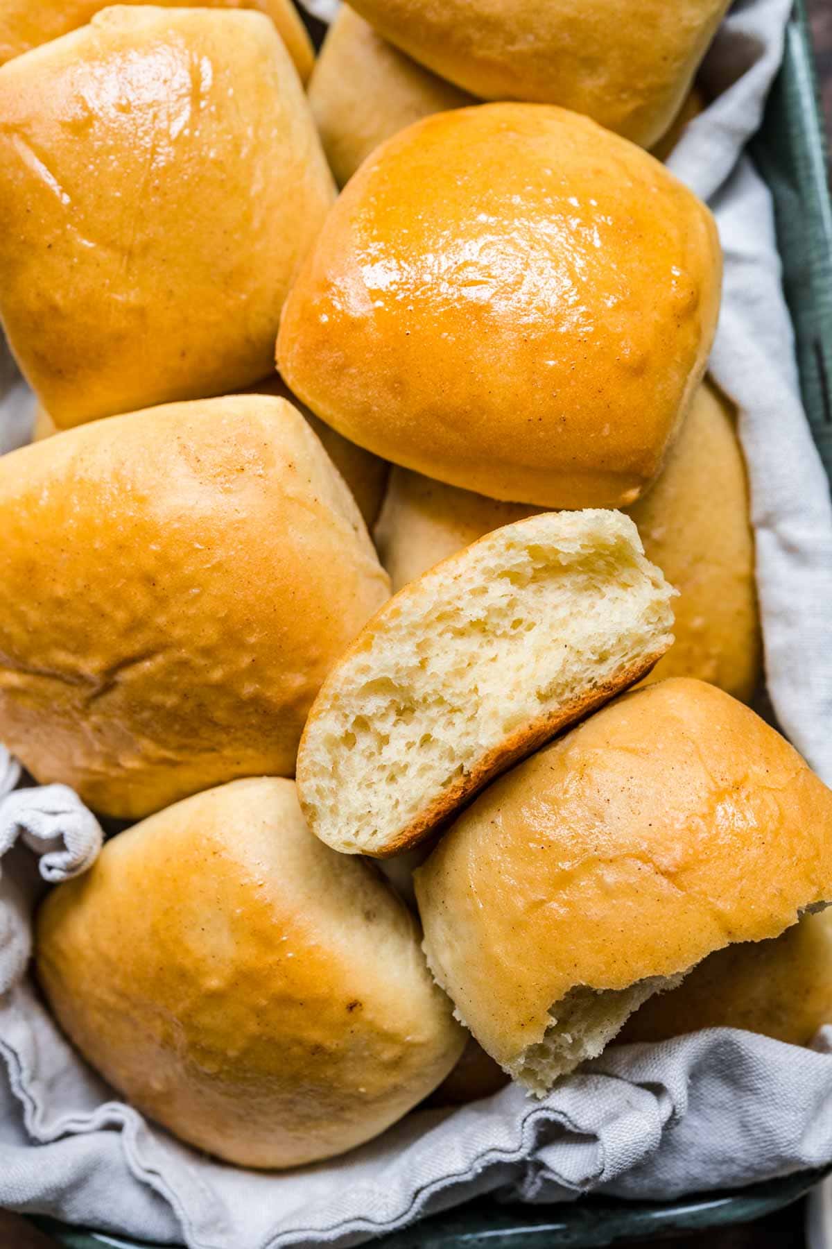 Texas Roadhouse Rolls in serving basket