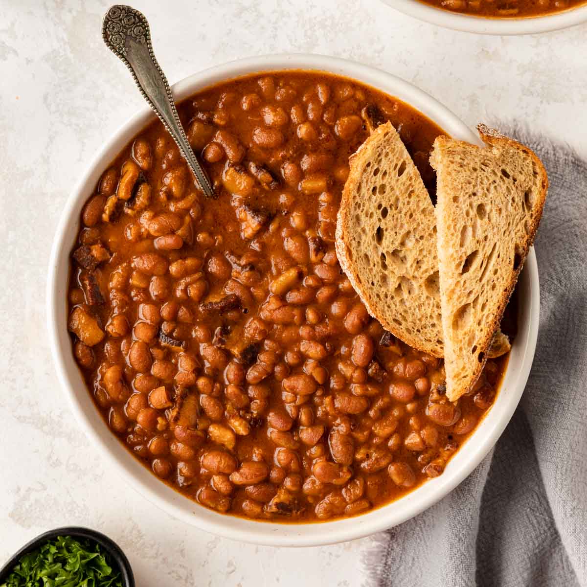 Slow Cooker Baked Beans Recipe (Tangy and Creamy)