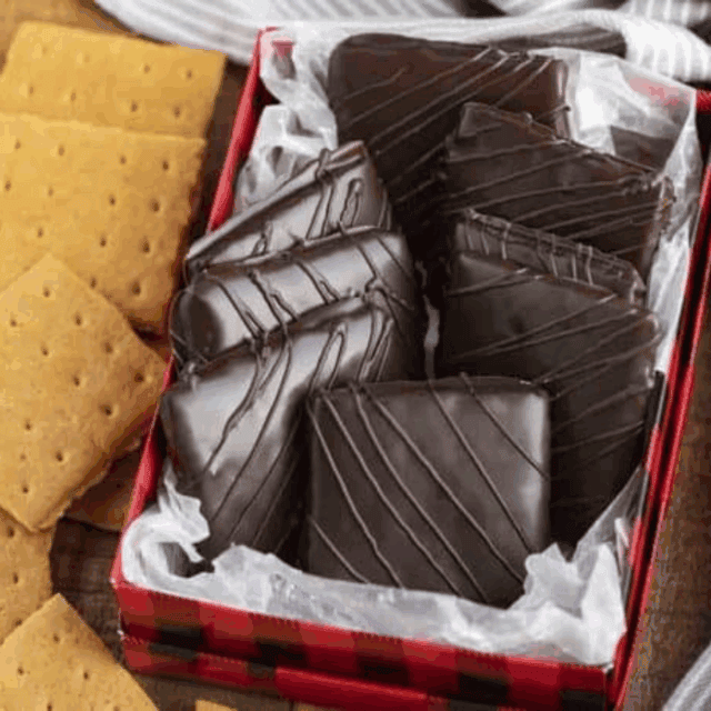 Crackers in gift box with crackers on the side