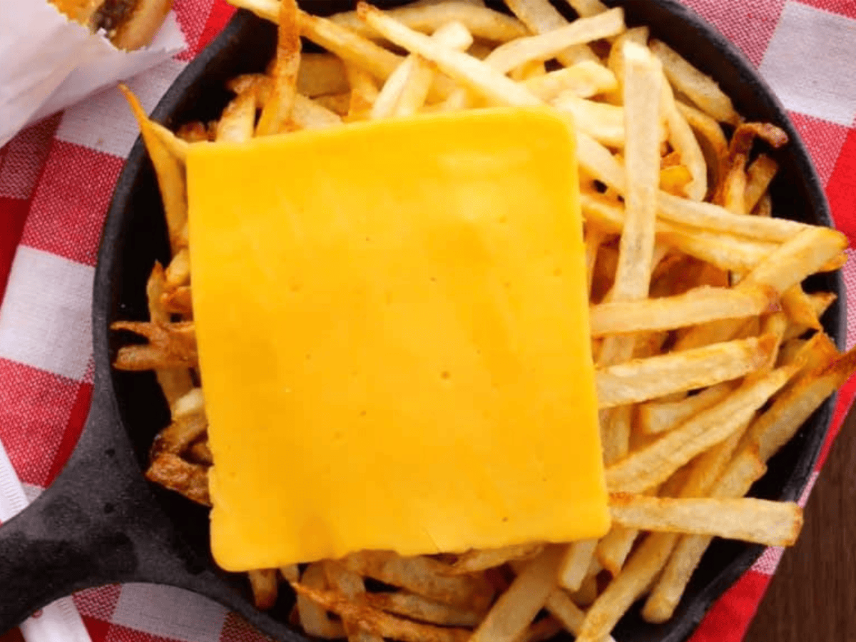 cheese on top of fries 