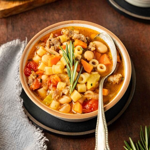 Pasta e Fagioli in serving bowl 1x1