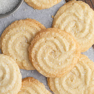 Simple cookies sprinkled with coarse sugar.