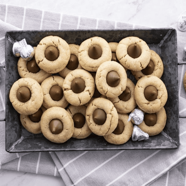 Tin plate of cookies