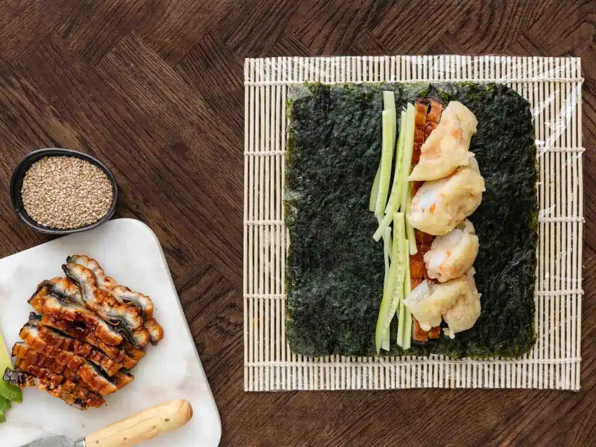 assembling sushi roll 