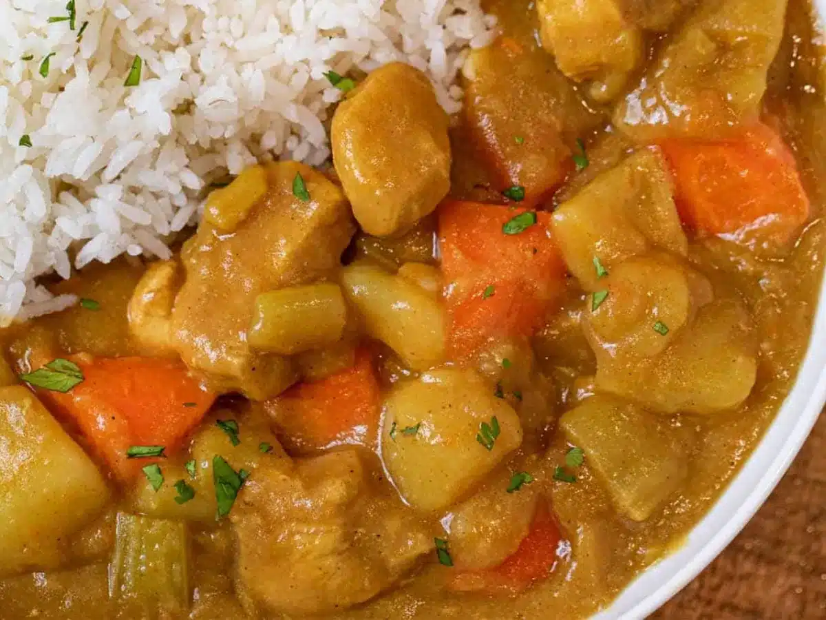 Close up of curry and rice in bowl 