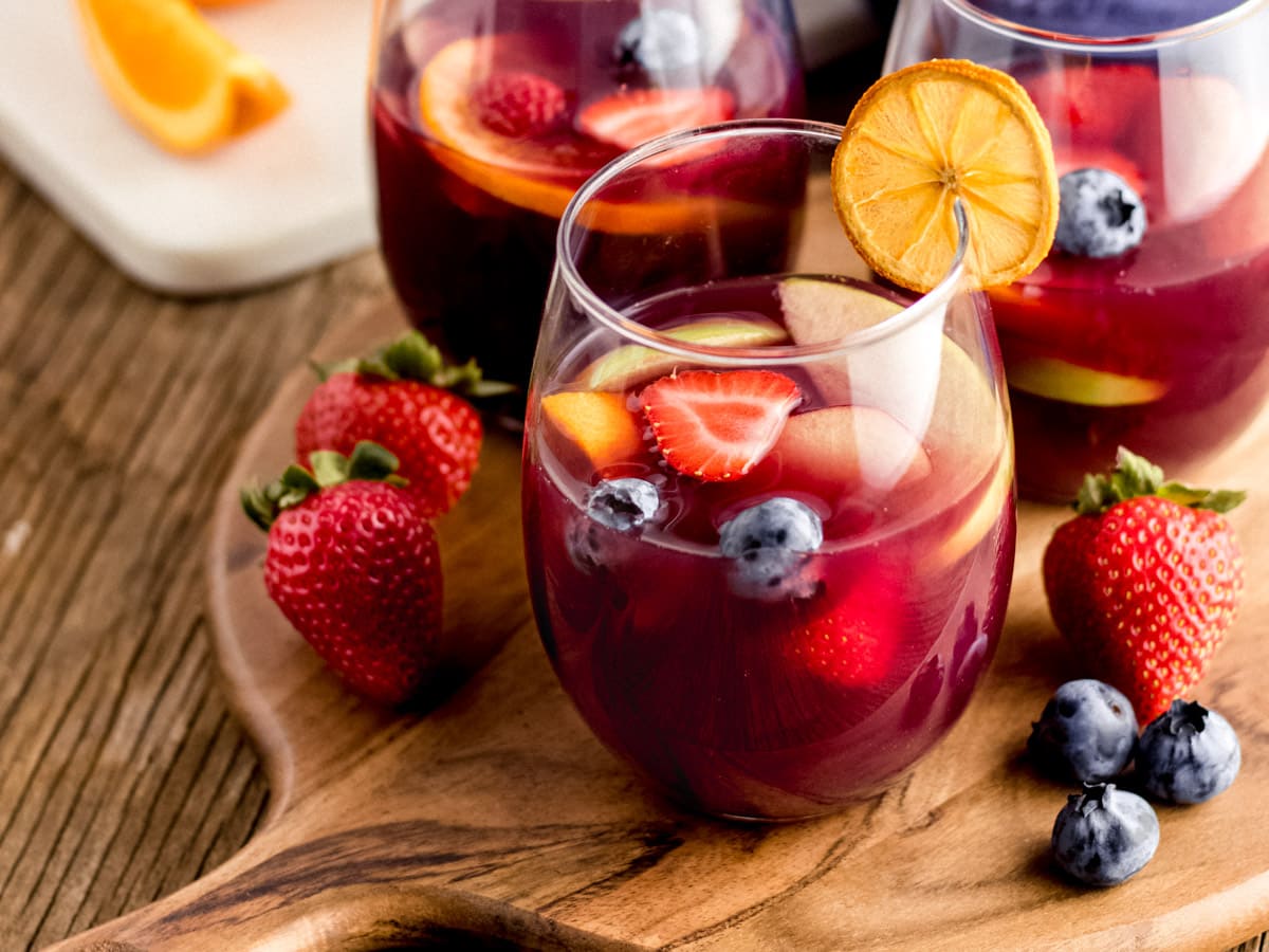 How to host a make-your-own sangria party!