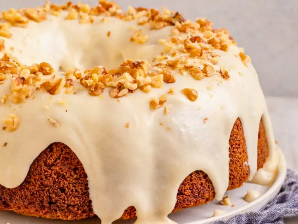 Bundt cake with icing