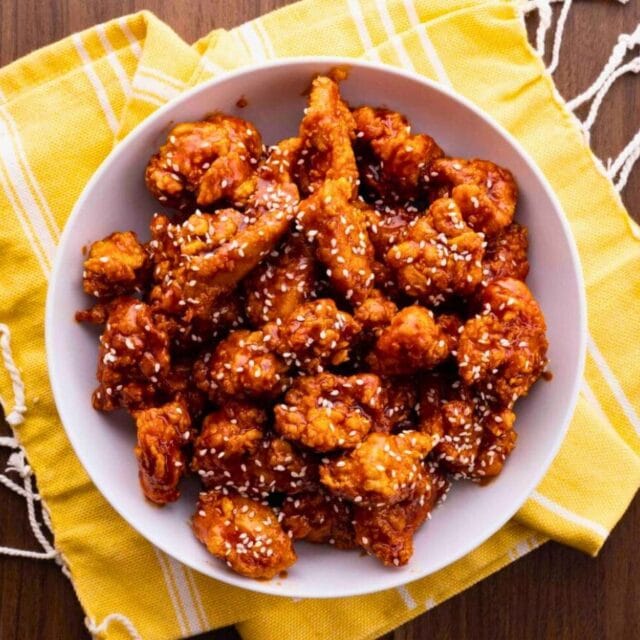 Bowl of fried chicken over a yellow kitchen towel