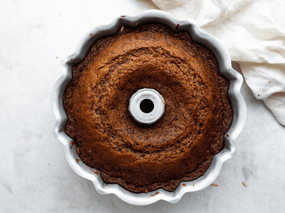 Baked ingredients n baking cake pan