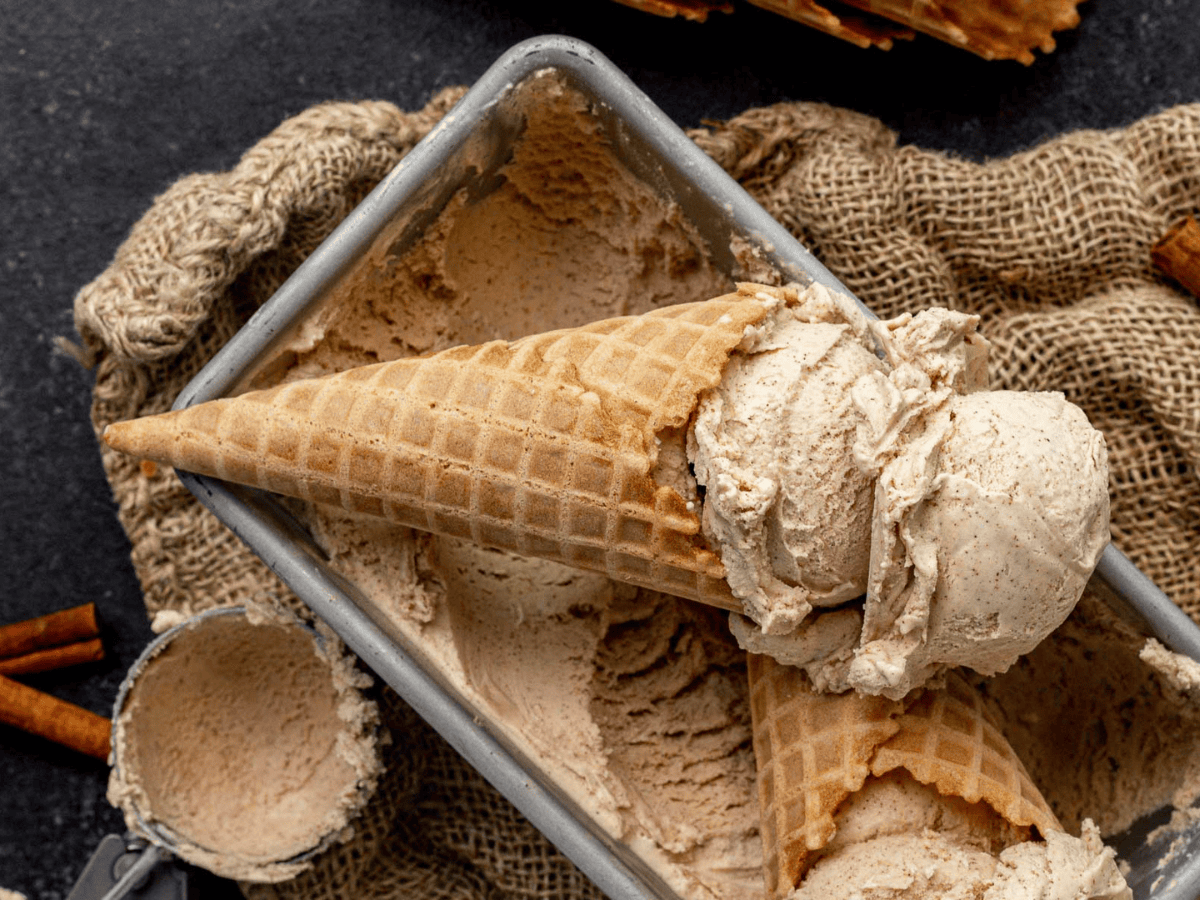 two spiced ice creams in waffle cones on a baking sheet