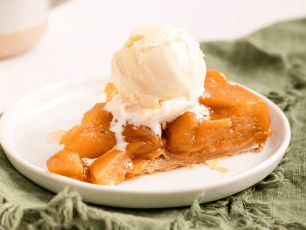 Slice of tarte served with ice cream on top