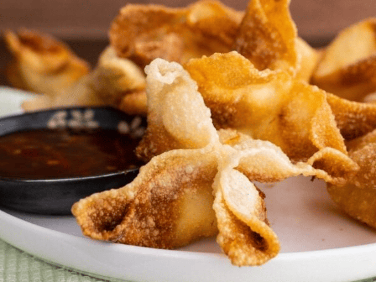 Rangoon served on plate with sauce