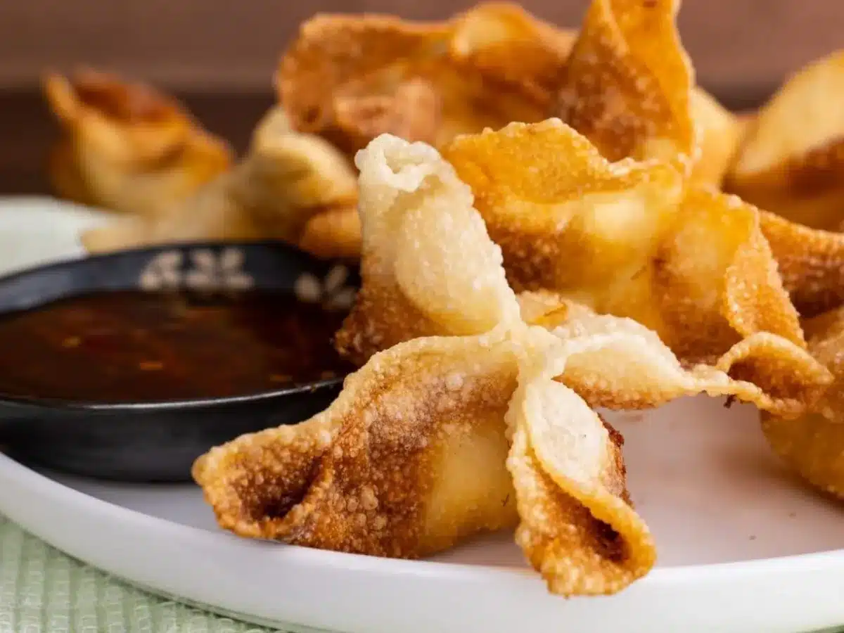 Side view of rangoons served with dipping sauce