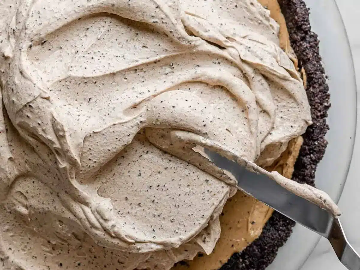 spreading oreo pie filling into crust