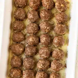 Seasoned ground beef shaped into balls, and baked.