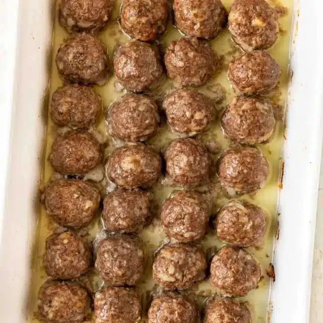 Seasoned ground beef shaped into balls, and baked.